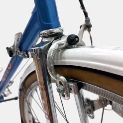 Vélo de course Cilo vintage acier bleu d'occasion (2x5v), marché des étalagistes de la Riponne à 1005 Lausanne Vaud Romandie