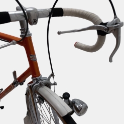 Vélo de course Cilo vintage acier orange d'occasion (2x5v), marché des étalagistes de la Riponne à 1005 Lausanne Vaud