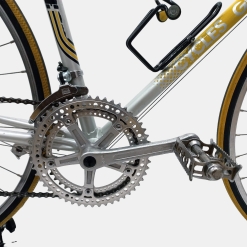 Vélo Gitane acier gris jaune d'occasion (2x4v), marché des étalagistes de la Riponne à 1005 Lausanne Vaud