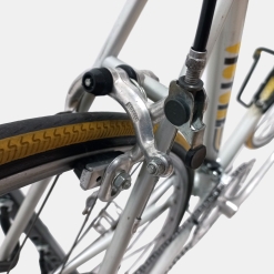 Vélo Gitane acier gris jaune d'occasion (2x4v), marché des étalagistes de la Riponne à 1005 Lausanne Vaud