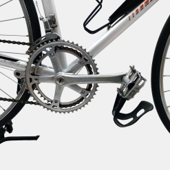 Vélo de course Peugeot acier blanc d'occasion (2x6v), marché des étalagistes de la Riponne à 1005 Lausanne Vaud