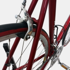 Vélo de course Scott afd aluminium bordeaux d'occasion (3x8v), marché des étalagistes de la Riponne à 1005 Lausanne Vaud