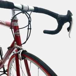 Vélo de course Scott afd aluminium bordeaux d'occasion (3x8v), marché des étalagistes de la Riponne à 1005 Lausanne Vaud